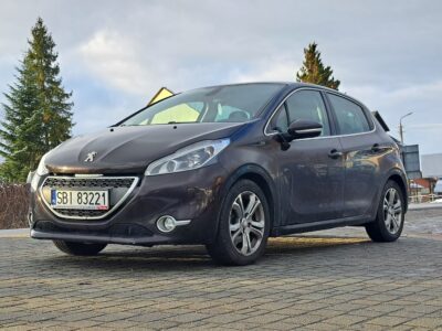 Peugeot 208 Pełna Opcja Navi Śliczny 2012 Cena 17.900 zł