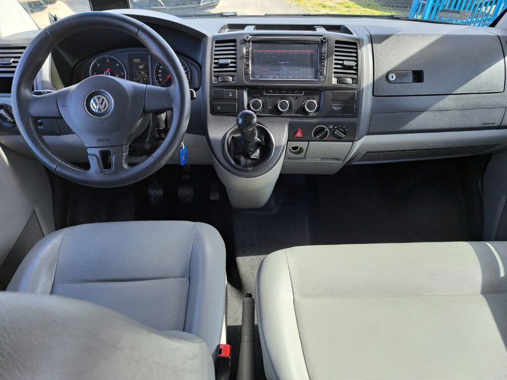 Volkswagen Caravelle T6 Zadbany 9 osobowy Stan Perfekcyjny 2015 Cena 90.000 zł
