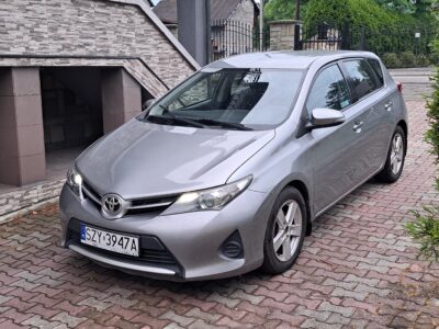 Toyota Auris 1.3 VVT-i Mega Zadbane Okazja Model 2015 Cena 26.900 zł